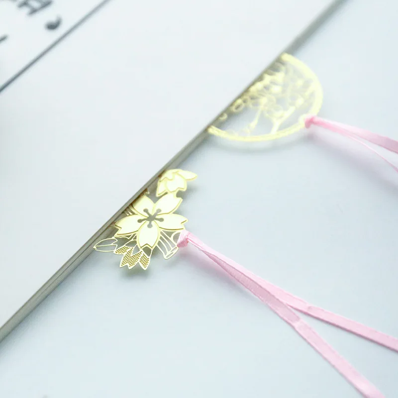 1 Pcs Hollow Metal Bookmark Planner Paper Clip Material Escolar Bookmarks For Book Stationery School Supplies Papelaria SQ13
1 Pcs Hollow Metal Bookmark Planner Paper Clip Material Escolar Bookmarks For Book Stationery School Supplies Papelaria SQ13
