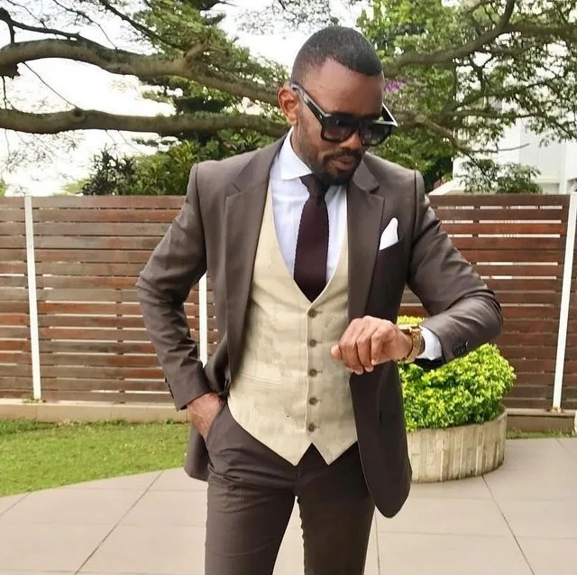 Custom Made Brown Wedding Men Suits 3 Pieces Groom Prom Slim Fit Tuxedos Terno Masculino Man Blazer (Jacket+Pant+Vest+Tie)
Custom Made Brown Wedding Men Suits 3 Pieces Groom Prom Slim Fit Tuxedos Terno Masculino Man Blazer (Jacket+Pant+Vest+Tie)