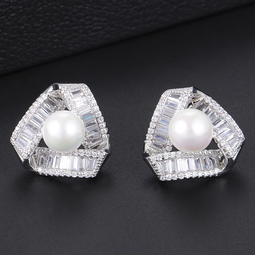 19MM Geometry Triangle Shape Big Pearl Cubic Zirconia Stud Earrings For Women Bridal Wedding Engagement Party Wear
19MM Geometry Triangle Shape Big Pearl Cubic Zirconia Stud Earrings For Women Bridal Wedding Engagement Party Wear