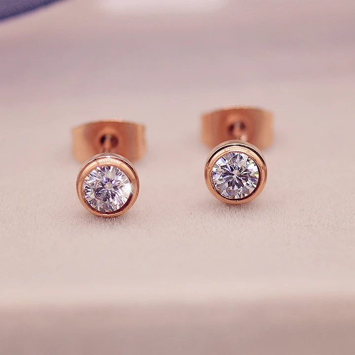 YUNRUO Top Brand Gold Silver Color Classic Zircon Crystal Stud Earring for Woman 316L Stainless Steel Fashion Jewelry Never Fade
YUNRUO Top Brand Gold Silver Color Classic Zircon Crystal Stud Earring for Woman 316L Stainless Steel Fashion Jewelry Never Fade