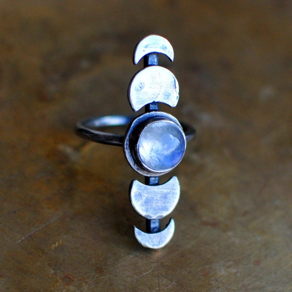Vintage Female Small Wedding Finger Ring Fashion Unique Style Moon Phase Engagement Ring Cute Simple Moonstone Ring Jewelry
Vintage Female Small Wedding Finger Ring Fashion Unique Style Moon Phase Engagement Ring Cute Simple Moonstone Ring Jewelry