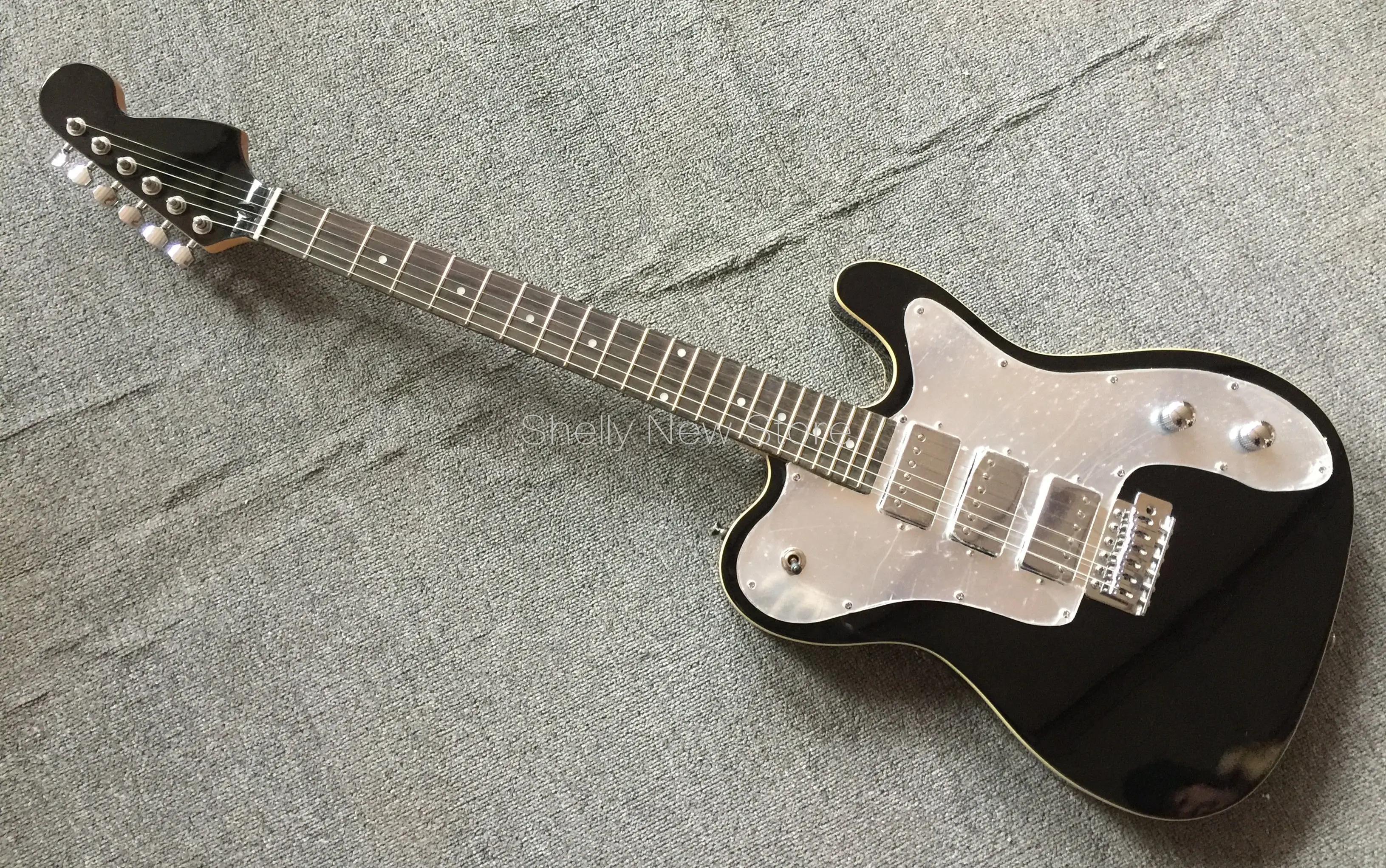 Shelly new store factory custom TL 3 pickups J5 guitar black Alder body 6 strings mirror pickguard white binding electric guitar
Shelly new store factory custom TL 3 pickups J5 guitar black Alder body 6 strings mirror pickguard white binding electric guitar