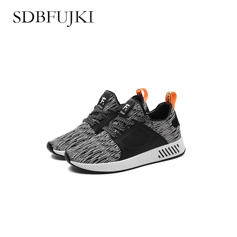 Lente En Zomer Mode Heren Casual Schoenen Lace-Up Ademende Sneakers Outdoor Mesh Breathable Lightweight Running Shoes SDBFUJKI
Lente En Zomer Mode Heren Casual Schoenen Lace-Up Ademende Sneakers Outdoor Mesh Breathable Lightweight Running Shoes SDBFUJKI