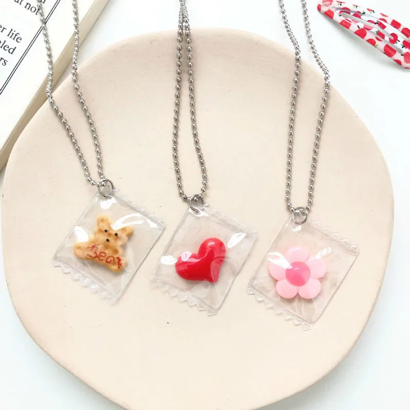Creative Fashion Cute Childlike New Retro Flower Bear Love Necklace Summer Transparent Summer Flower Chain Pendant
Creative Fashion Cute Childlike New Retro Flower Bear Love Necklace Summer Transparent Summer Flower Chain Pendant