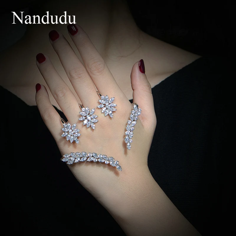 Nandudu Nice Cubic Zirconia Palm Bracelet White Gold Color Hand Cuff Fashion Bangle Jewelry Women Girl Gift R1116
Nandudu Nice Cubic Zirconia Palm Bracelet White Gold Color Hand Cuff Fashion Bangle Jewelry Women Girl Gift R1116