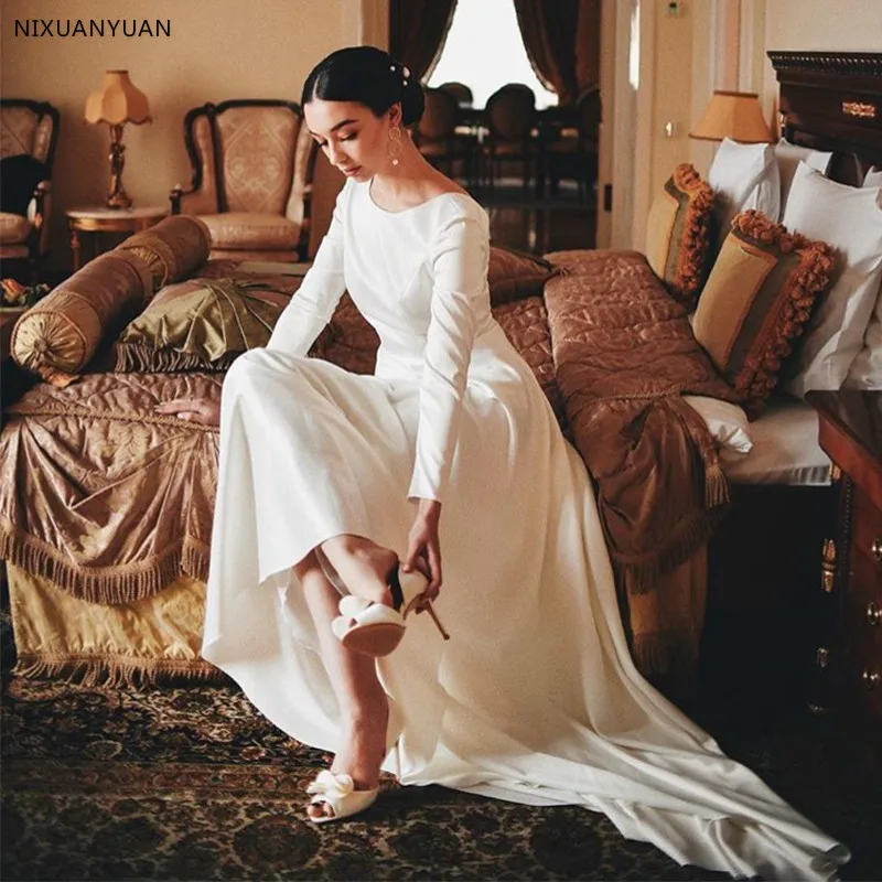 Vintage A-line Wedding Dress with Long Sleeves White Ivory Simple Robe De Mariee Sweep Train Backless Custom Bridal Dress 2019
Vintage A-line Wedding Dress with Long Sleeves White Ivory Simple Robe De Mariee Sweep Train Backless Custom Bridal Dress 2019