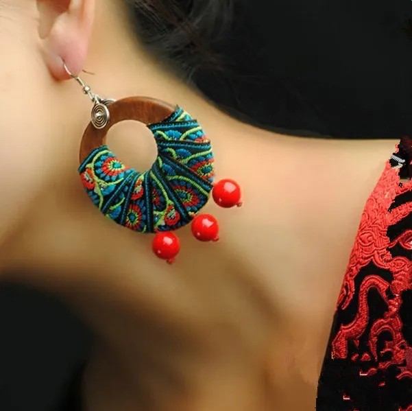 FREE SHIPPING Beautiful Round Hollow Thai Mangoo Wood Hanging Red Coral Beads Colored Embroidery Fabric Earrings Ethnic Jewelry
FREE SHIPPING Beautiful Round Hollow Thai Mangoo Wood Hanging Red Coral Beads Colored Embroidery Fabric Earrings Ethnic Jewelry