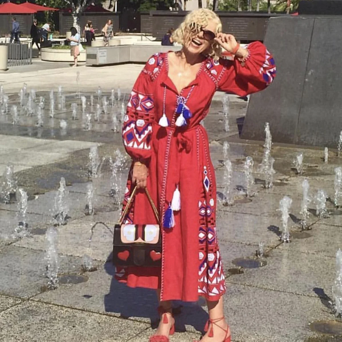 Women Red Ethnic Embroidery Long Dress 2018 Autumn V neck Lace Up Long Sleeve Midi Dress Ladies Slit Beach Party Club Dresses
Women Red Ethnic Embroidery Long Dress 2018 Autumn V neck Lace Up Long Sleeve Midi Dress Ladies Slit Beach Party Club Dresses