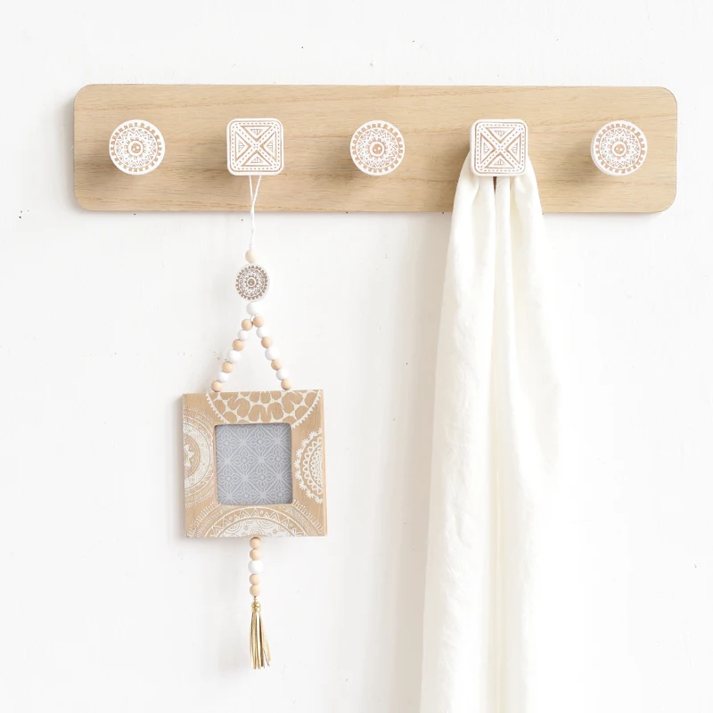 European-style wooden coat hooks housekeeper hanger hooks on the wall Creative home entrance porch living room wall coat hooks
European-style wooden coat hooks housekeeper hanger hooks on the wall Creative home entrance porch living room wall coat hooks