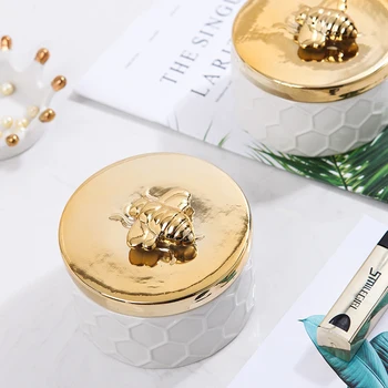 Nordic Ceramic Jewelry Box Glass Storage Containers Dustproof Honey Shape Jar with Cover Decorative Ornaments Ring Trinket Tank 
Nordic Ceramic Jewelry Box Glass Storage Containers Dustproof Honey Shape Jar with Cover Decorative Ornaments Ring Trinket Tank