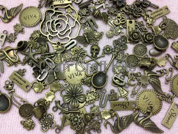 

200pcs Assorted Size Antiqued Bronze Rose Gun Flower Skull Butterfly Cat Charms and Pendants Tibetan Style Jewelry Finding