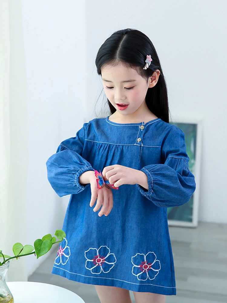 High Quality Spring New girls cotton denim dress. 2-7T Flower Embroidery Cute Long Sleeve Dress
High Quality Spring New girls cotton denim dress. 2-7T Flower Embroidery Cute Long Sleeve Dress