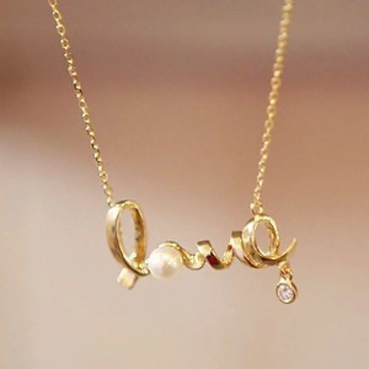Korean version Necklace Fashion long pendant necklace LOVE letters inlaid zircon personality short necklace clavicle chain
Korean version Necklace Fashion long pendant necklace LOVE letters inlaid zircon personality short necklace clavicle chain