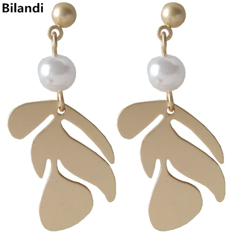 Stylish Irregular leaf earring temperament gentle pearl earring for woman jewelry
Stylish Irregular leaf earring temperament gentle pearl earring for woman jewelry