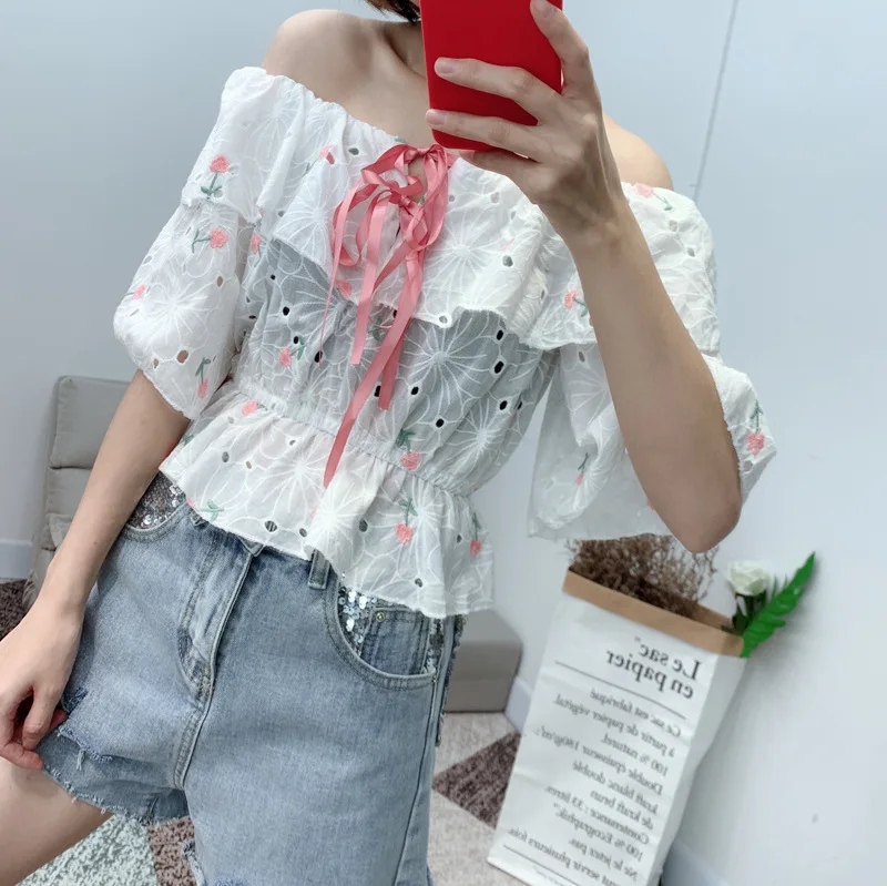 2019 Summer New Arrival Sweet Flower Embroidery Blouse With Bow Elegant Slash Neck Cotton White Shirt Short Sleeve Top
2019 Summer New Arrival Sweet Flower Embroidery Blouse With Bow Elegant Slash Neck Cotton White Shirt Short Sleeve Top
