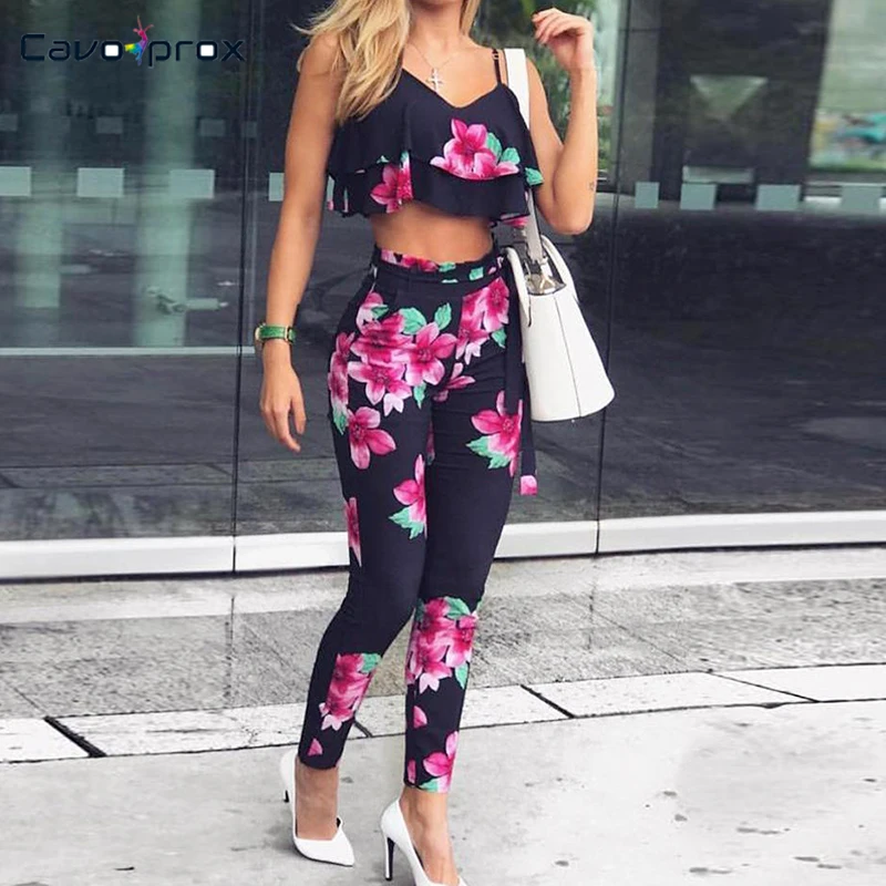 Women 2 Piece Set Floral Print Ruffles Spaghetti Strap Cropped Pants Set Sleeveless Casual V-Neck Summer Mid-Calf Pants
Women 2 Piece Set Floral Print Ruffles Spaghetti Strap Cropped Pants Set Sleeveless Casual V-Neck Summer Mid-Calf Pants