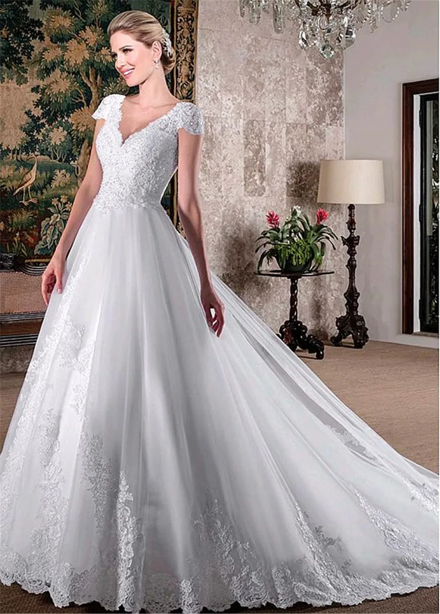 Stunning Tulle V-neck Neckline A-line Wedding Dresses With Beadings & Lace Applqiques Bridal Dress bouquet de mariage
Stunning Tulle V-neck Neckline A-line Wedding Dresses With Beadings & Lace Applqiques Bridal Dress bouquet de mariage