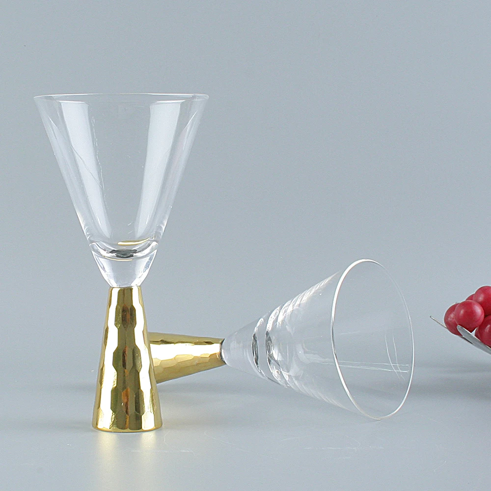 2019 New Design Creative Cocktail Glass Cocktail Cup Wedding Martini Glass Table Decoration Transparent Mug Guest Wedding Gift
2019 New Design Creative Cocktail Glass Cocktail Cup Wedding Martini Glass Table Decoration Transparent Mug Guest Wedding Gift