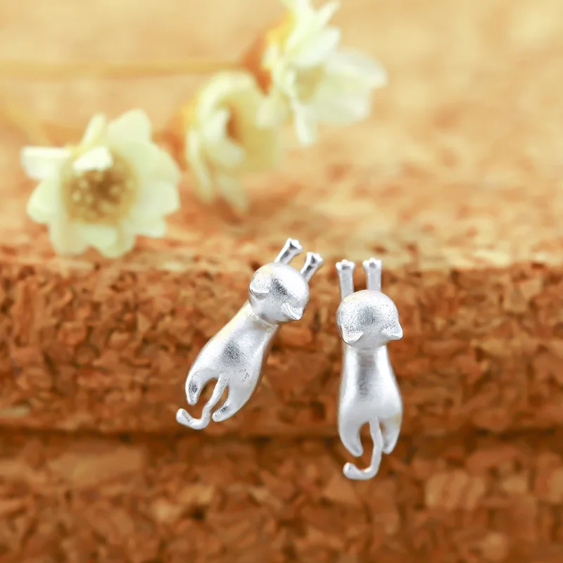Small animal cat earrings sweetness silver frosted stereo kitten earrings simple Japanese and Korean version of birthday gifts
Small animal cat earrings sweetness silver frosted stereo kitten earrings simple Japanese and Korean version of birthday gifts
