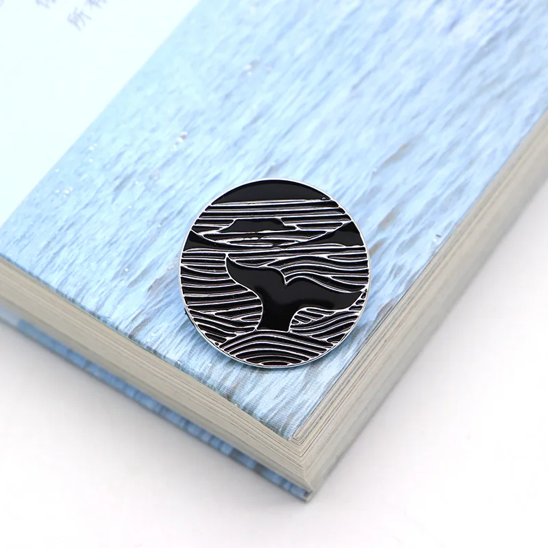 20pcs/lot Black White Brooches Ocean Whale Wave Enamel Pin for Kids Lapel Pin Hat Bag Pins Denim Jacket Women Brooch Badge C4725 
20pcs/lot Black White Brooches Ocean Whale Wave Enamel Pin for Kids Lapel Pin Hat Bag Pins Denim Jacket Women Brooch Badge C4725