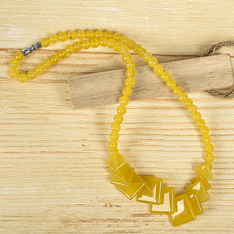 Pure yellow candy and glittering and translucent with round Topaz Jasper necklaces can be given to dance
Pure yellow candy and glittering and translucent with round Topaz Jasper necklaces can be given to dance