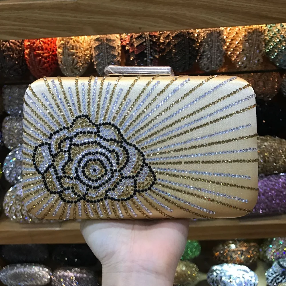 XIYUAN BRAND gold/red/hot pink Women Party Metal Crystal Clutches Evening Bags Wedding Bag Bridal Shoulder Handbag Clutch Purse
XIYUAN BRAND gold/red/hot pink Women Party Metal Crystal Clutches Evening Bags Wedding Bag Bridal Shoulder Handbag Clutch Purse