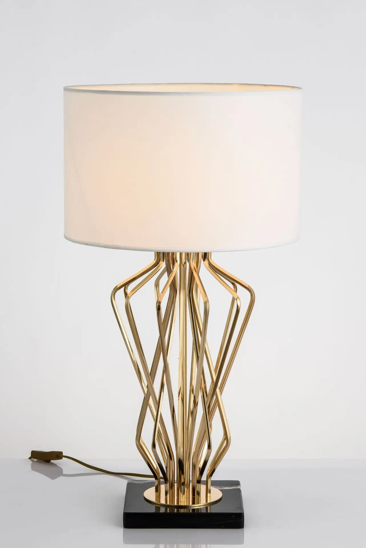 TUDA LED Table Lamp American Marble Table Lamp Living Room Bedroom Study Fabric Wrought Iron Table Lamp E27 110V 220V
TUDA LED Table Lamp American Marble Table Lamp Living Room Bedroom Study Fabric Wrought Iron Table Lamp E27 110V 220V