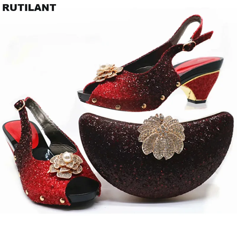 Latest Design Italian Ladies Shoes and Bag Set Decorated with Rhinetsone Bag and Shoes Set Buckle Heel Sandals Buckle Strap
Latest Design Italian Ladies Shoes and Bag Set Decorated with Rhinetsone Bag and Shoes Set Buckle Heel Sandals Buckle Strap