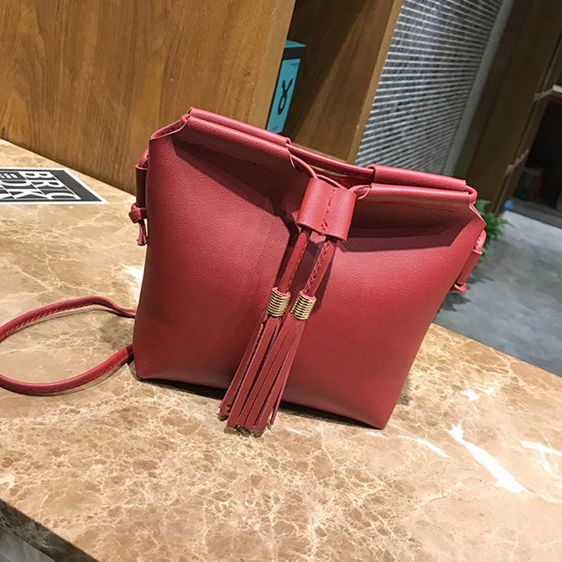 2019 Women Shoulder Bag Tassles Designer Handbags Lady's UP Leather Fringes Bags Sweet Messenger Crossbody Bag for Female
2019 Women Shoulder Bag Tassles Designer Handbags Lady's UP Leather Fringes Bags Sweet Messenger Crossbody Bag for Female