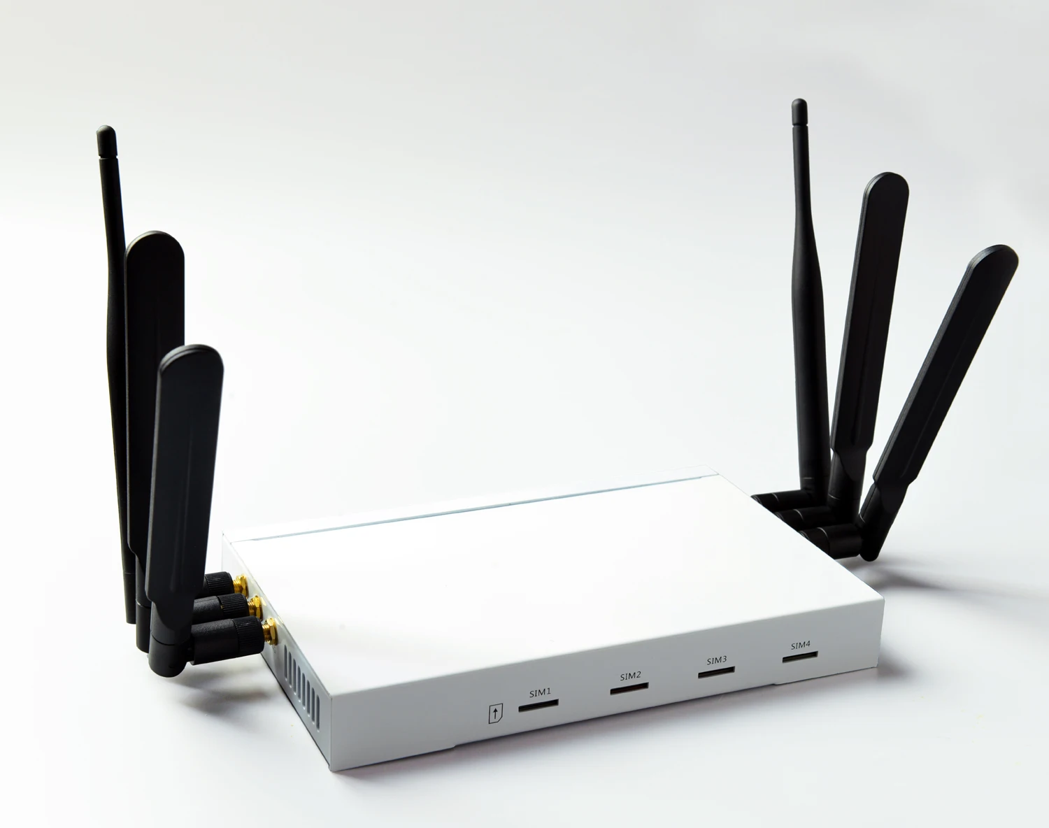4 SIM card industrial router support OPENWRT modem huawei modem 4g stock market Wireless
4 SIM card industrial router support OPENWRT modem huawei modem 4g stock market Wireless