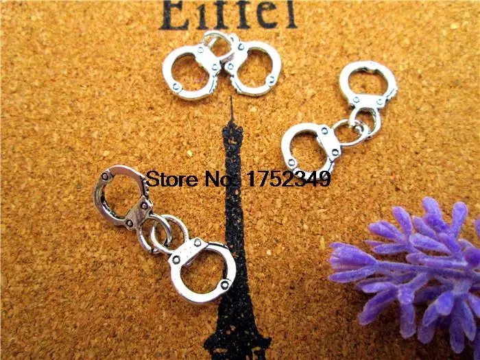 12pcs-- Handcuffs Charms, Antique Tibetan Silver Tone 3D Handcuffs pendants / charms, handcuffs connector 33x11mm
12pcs-- Handcuffs Charms, Antique Tibetan Silver Tone 3D Handcuffs pendants / charms, handcuffs connector 33x11mm