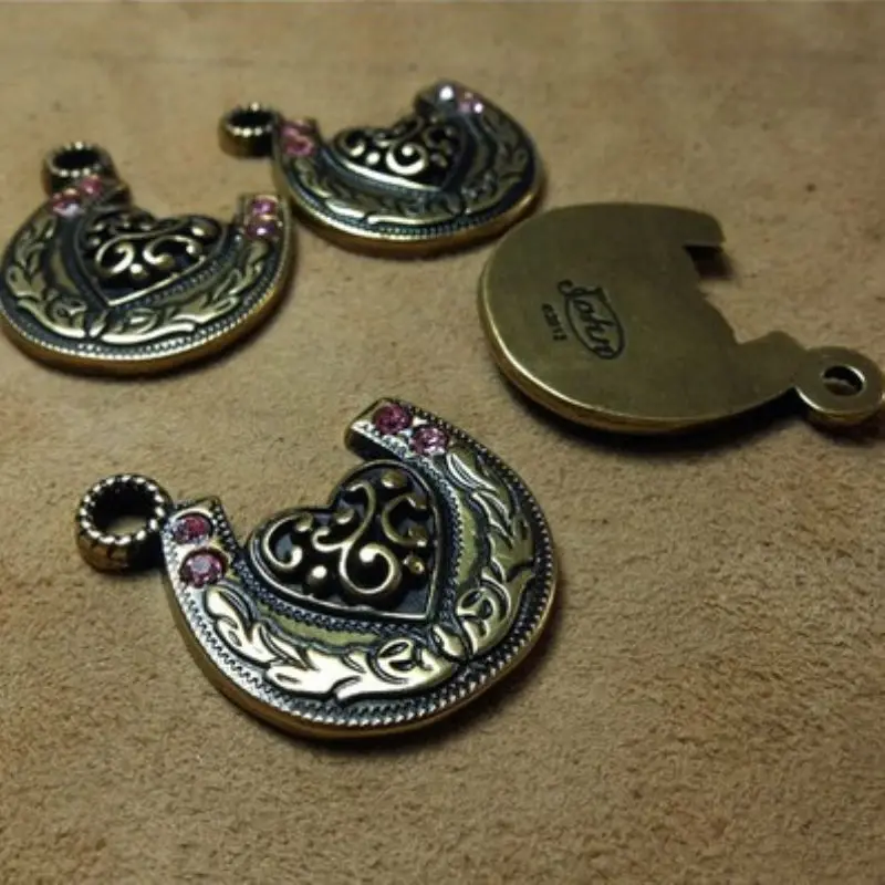 DIY Leathercraft Hardware 1''(25mm) Karaqusa Horseshoe Pendant Concho Zipper Ring Pink Rhinestone Antique Brass
DIY Leathercraft Hardware 1''(25mm) Karaqusa Horseshoe Pendant Concho Zipper Ring Pink Rhinestone Antique Brass