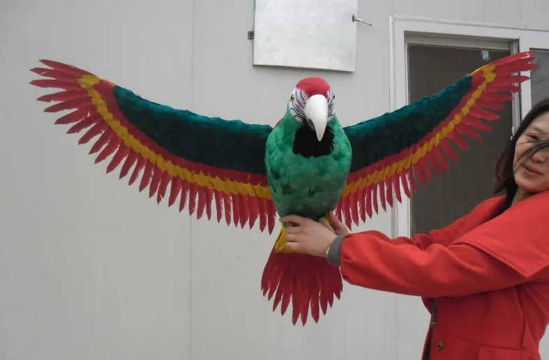 Фото Огромная имитация зеленых и красных попугаев пластиковые меховые большие крылья