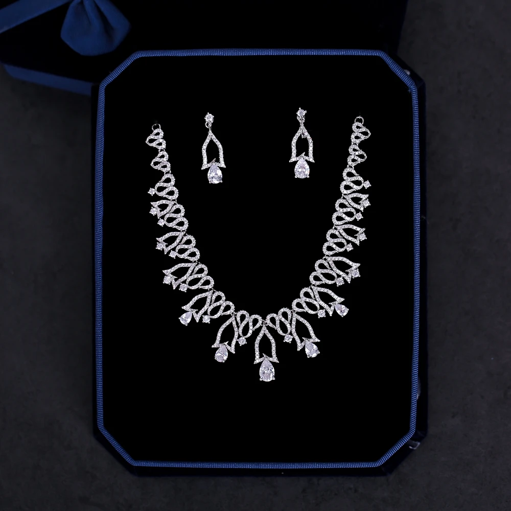 Vintage Women Jewelry Set AAA Clear Cubic Zirconia 2pcs/set Necklace Earrings Bijoux Wedding Bridal Pendant Clip-On Earring Gift
Vintage Women Jewelry Set AAA Clear Cubic Zirconia 2pcs/set Necklace Earrings Bijoux Wedding Bridal Pendant Clip-On Earring Gift