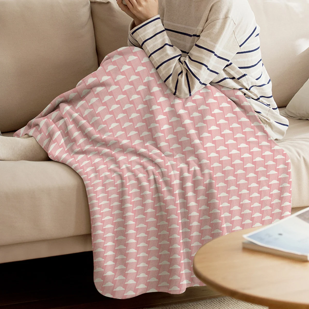 WARMTOUR Throw Blanket Pink Clouds Throw Blanket Cute Kids Design Warm Microfiber Blanket
WARMTOUR Throw Blanket Pink Clouds Throw Blanket Cute Kids Design Warm Microfiber Blanket