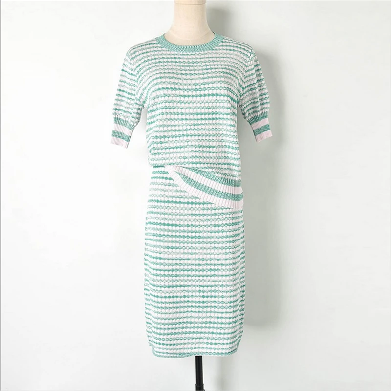2019 Spring Summer Knitted Dress Sets Women's Pullover O-neck +knitted Dress Two Piece Sets Coloured Short Sleeve High Quality
2019 Spring Summer Knitted Dress Sets Women's Pullover O-neck +knitted Dress Two Piece Sets Coloured Short Sleeve High Quality