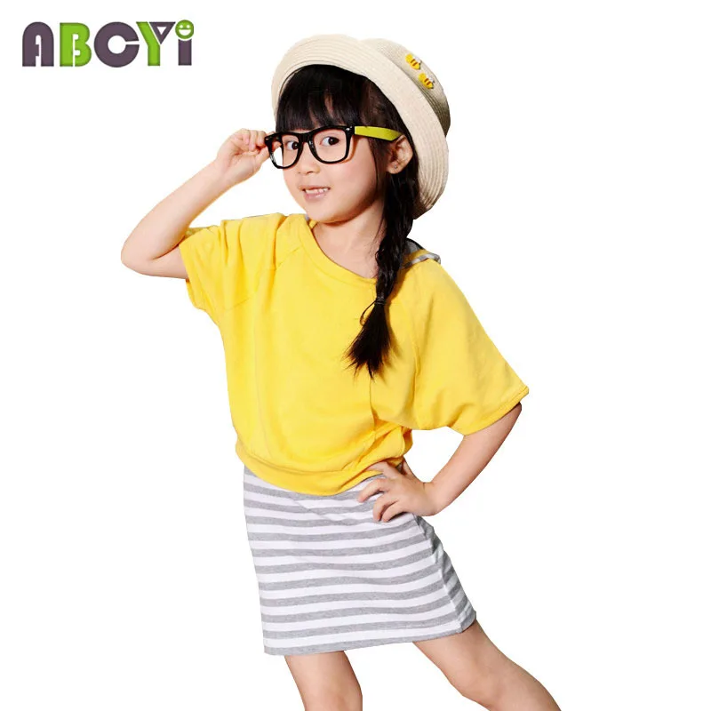 3-4Y Girls Clothes Set 2015 Autumn Casual Cotton 2pcs Children Clothing Set Yellow Kids T shirt + Grey Striped Hooded Girl Dress
3-4Y Girls Clothes Set 2015 Autumn Casual Cotton 2pcs Children Clothing Set Yellow Kids T shirt + Grey Striped Hooded Girl Dress
