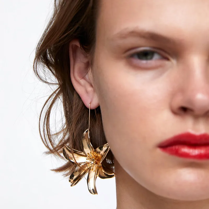 Lily Flower Pendant Dangle Earrings for Women Bohemian Alloy Metal Material Girls Hook Earrings Best Birthday Gift ET590
Lily Flower Pendant Dangle Earrings for Women Bohemian Alloy Metal Material Girls Hook Earrings Best Birthday Gift ET590