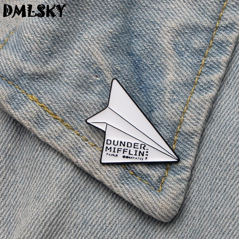 DMLSKY The office dunder mifflin Infinity Paper Plane Metal Brooch Clothes Pins Men Lapel Pin Collar Badge Jewelry M3195
DMLSKY The office dunder mifflin Infinity Paper Plane Metal Brooch Clothes Pins Men Lapel Pin Collar Badge Jewelry M3195