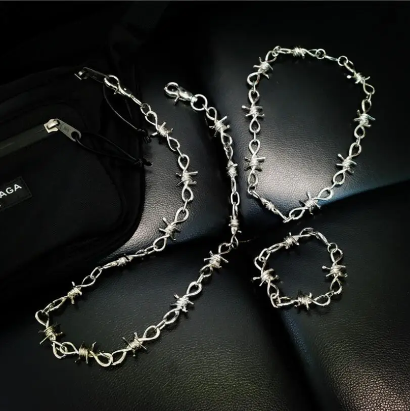 2019NEW Rock punk metal thorns iron pants chain wallet chain necklace bracelet three-piece
2019NEW Rock punk metal thorns iron pants chain wallet chain necklace bracelet three-piece