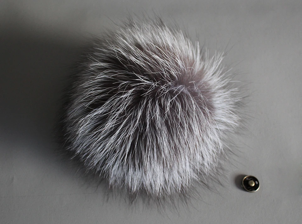 Luxurious 100% Real Silver Fox Fur Pompoms For Winter Hat 15cm Genuine Fur Pom For Bag Hats Cap Scarf Gloves (1)