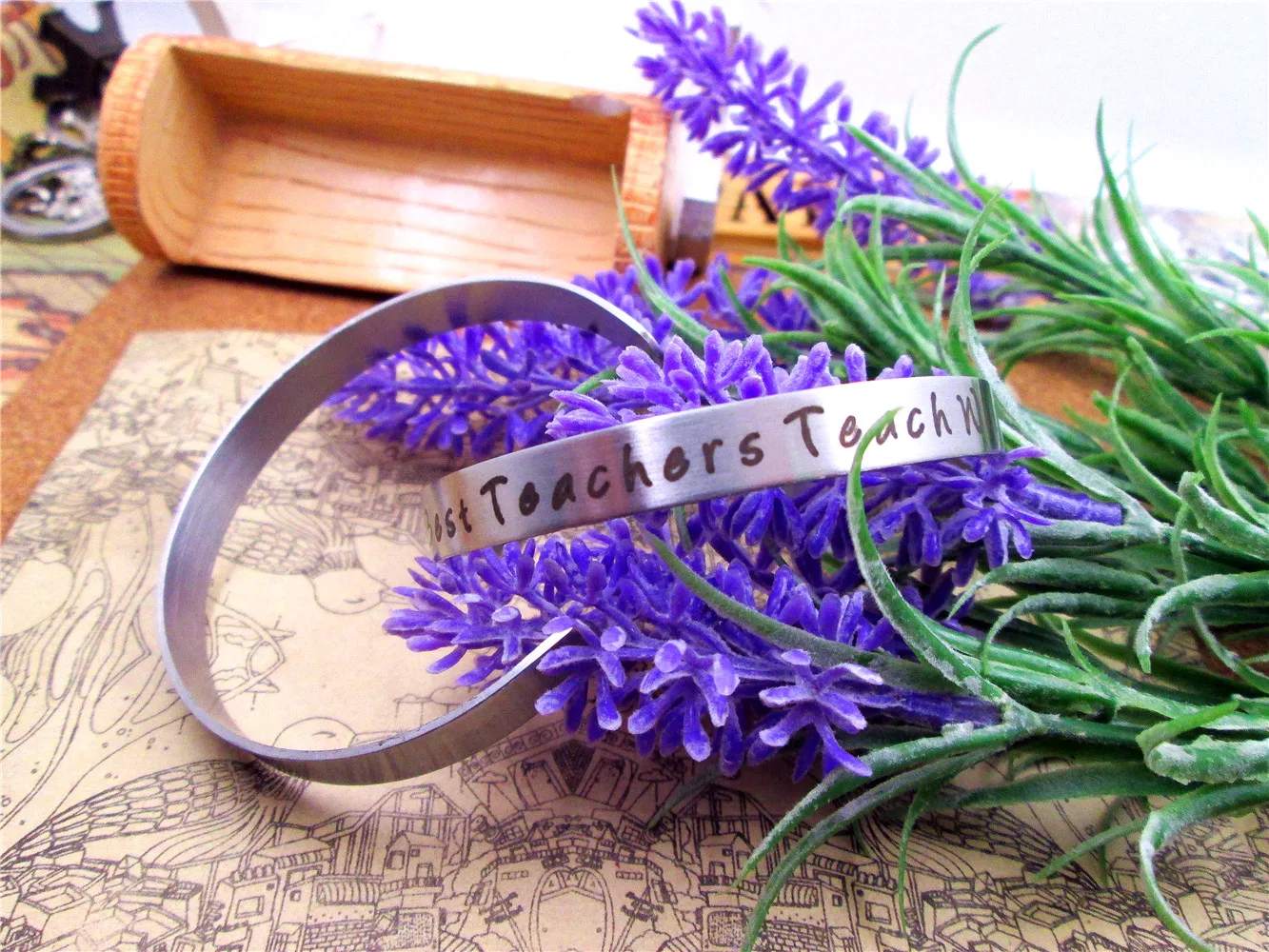 stainless steel Cuff bracelet" The Best Teachers Teach With The Heart" Handmade inspirational jewelry gift china import goods
stainless steel Cuff bracelet" The Best Teachers Teach With The Heart" Handmade inspirational jewelry gift china import goods