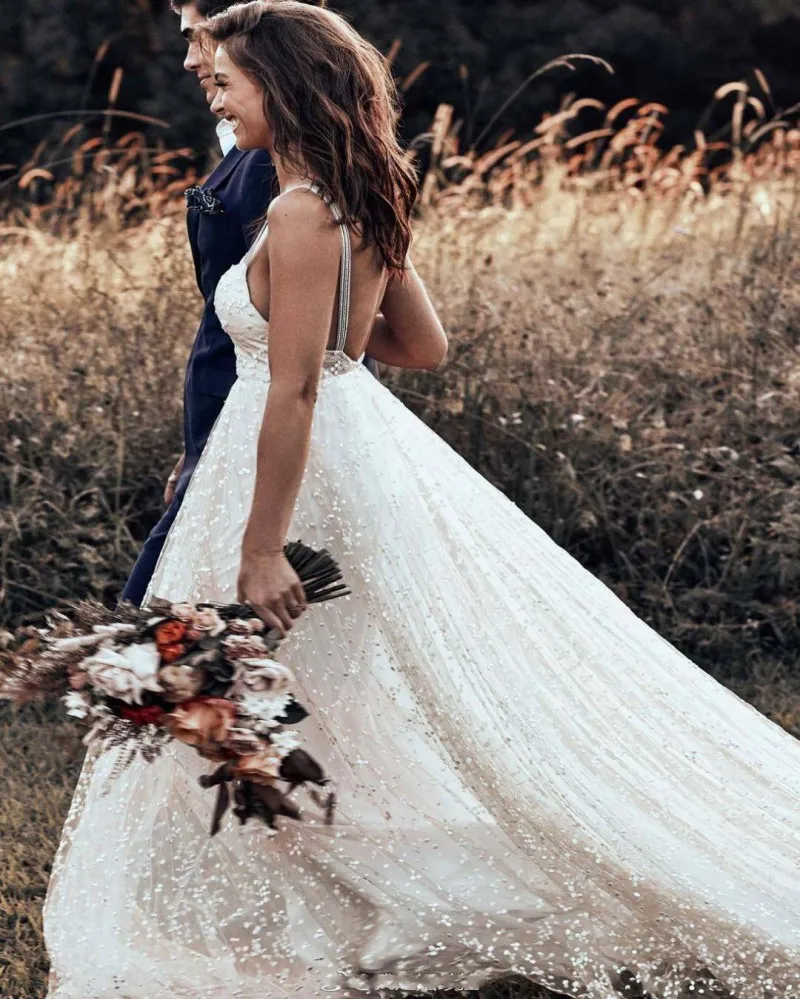 Sexy Backless Wave point Lace Beach Wedding Dress 2019 Boho Vestido De Noiva V Neck Spaghetti Straps Vintage Bridal Gowns
Sexy Backless Wave point Lace Beach Wedding Dress 2019 Boho Vestido De Noiva V Neck Spaghetti Straps Vintage Bridal Gowns
