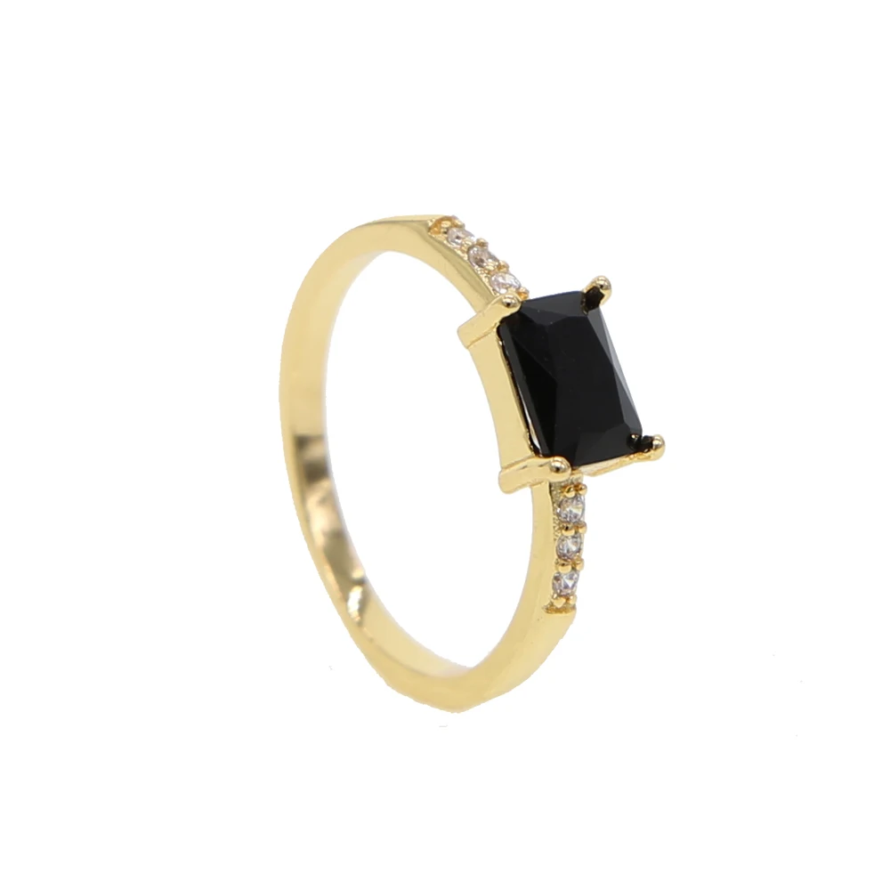 Обручальное кольцо с чёрным фианитом в виде багета | Украшения и аксессуары