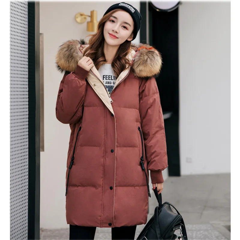 Fashionable luxury padded single-breasted Winter Women's down jacket Women's winter clothing decorated with large fur collar
Fashionable luxury padded single-breasted Winter Women's down jacket Women's winter clothing decorated with large fur collar