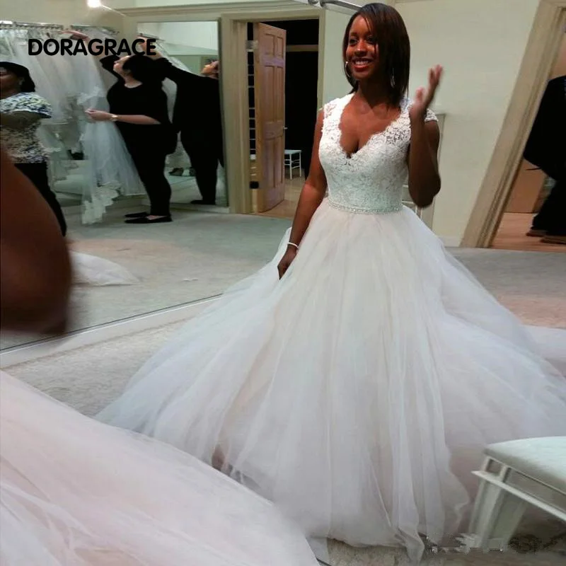 New Arrival Romantic Applique Tulle V Neck A Line Cap Sleeve Wedding Gowns Designer Wedding Dresses DG0117
New Arrival Romantic Applique Tulle V Neck A Line Cap Sleeve Wedding Gowns Designer Wedding Dresses DG0117
