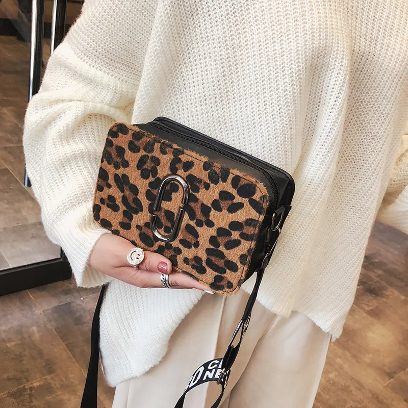 Small Bag Female New Korean Version of The Cute Hairy Shoulder Bag Diagonal Cross Honey Di Di Bag
Small Bag Female New Korean Version of The Cute Hairy Shoulder Bag Diagonal Cross Honey Di Di Bag