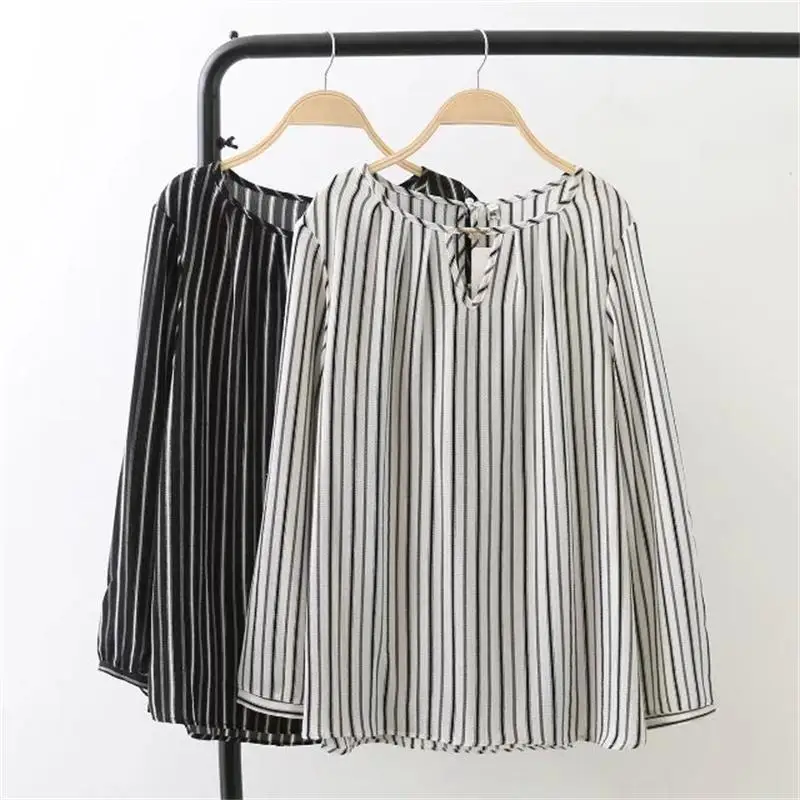 XXXL Plus size black & white Striped O-Neck Sequined women shirt 2017 Chiffon spring & autumn long sleeve shirt high quality
XXXL Plus size black & white Striped O-Neck Sequined women shirt 2017 Chiffon spring & autumn long sleeve shirt high quality