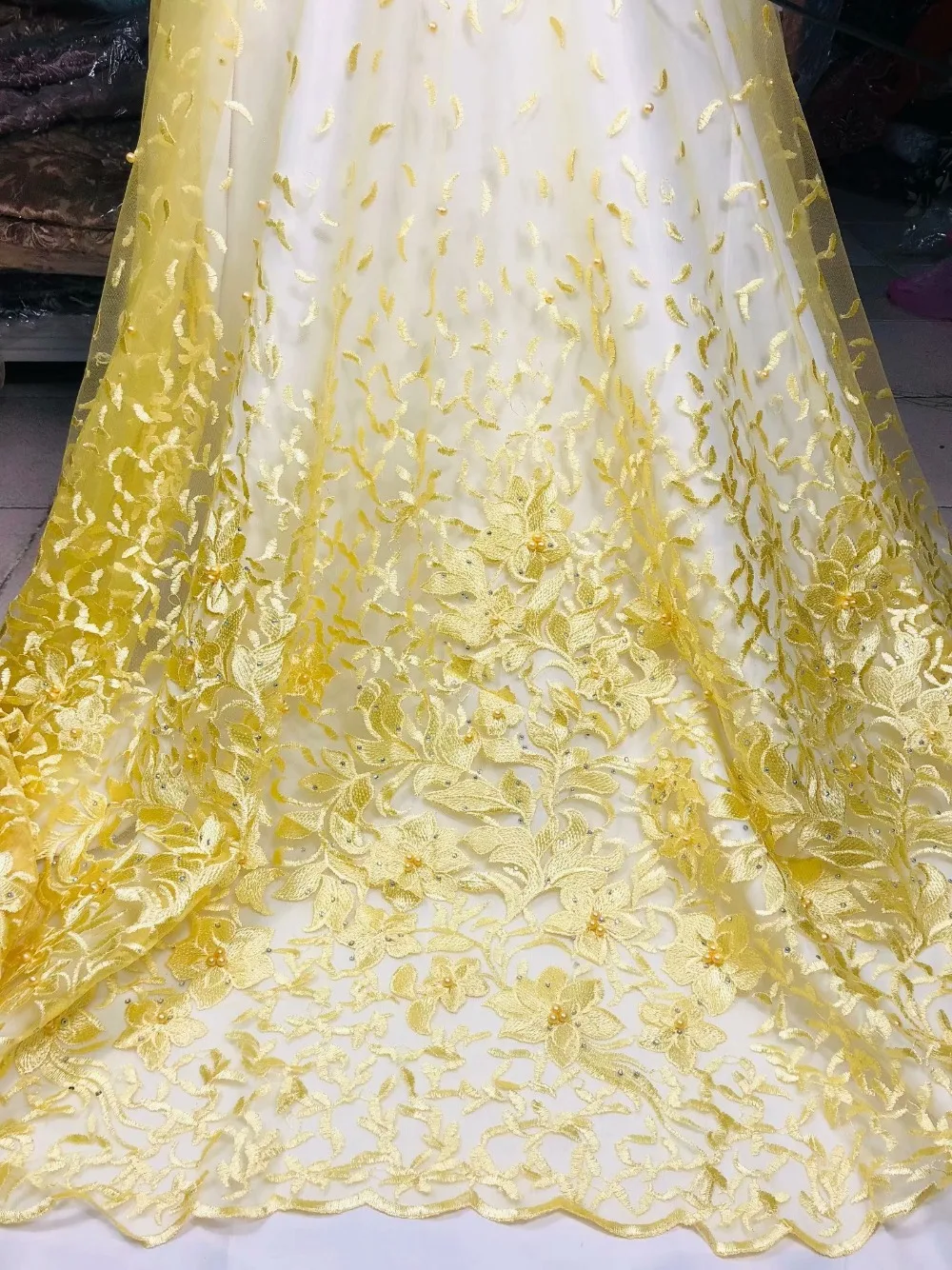 2018 Free shipping (5yards/pc) yellow tulle lace fabric beaded French net lace fabric with flowers for high grade dress KX39
2018 Free shipping (5yards/pc) yellow tulle lace fabric beaded French net lace fabric with flowers for high grade dress KX39
