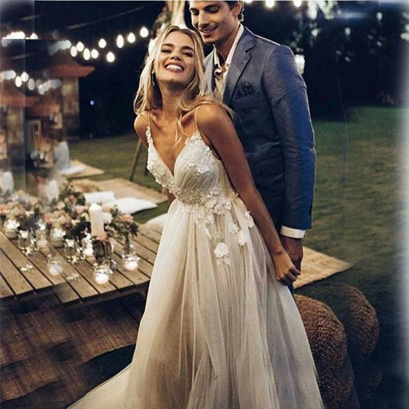 New Arrival Boho Wedding Dresses 3D Appliqued A-line Bridal Gowns Backless Elegant Country Bridal Dresses Vestidos De Noivas
New Arrival Boho Wedding Dresses 3D Appliqued A-line Bridal Gowns Backless Elegant Country Bridal Dresses Vestidos De Noivas